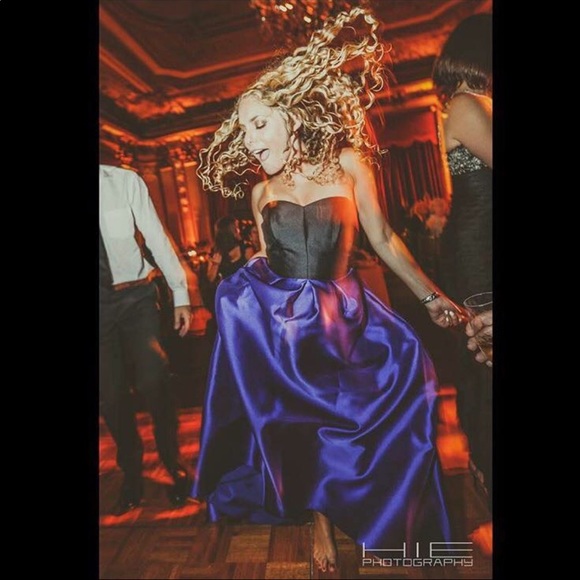 Gorgeous Alfred Sung Evening Gown - Picture 7 of 7